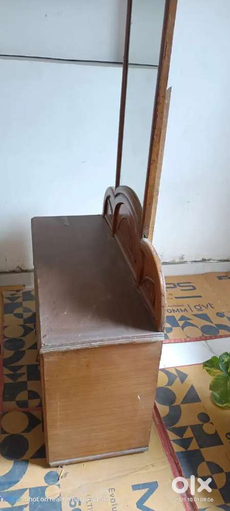 Dressing table