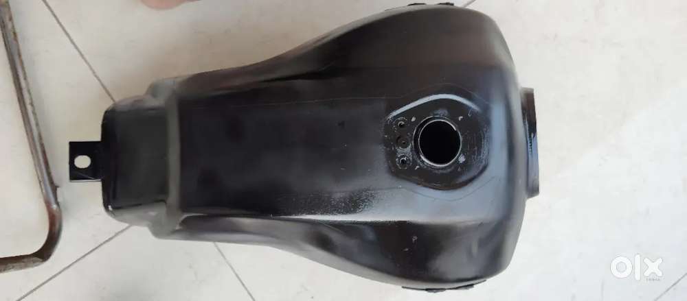 Second Hand Fuel tank for sale Bajaj v12 model 2018 at Rs. 1200
