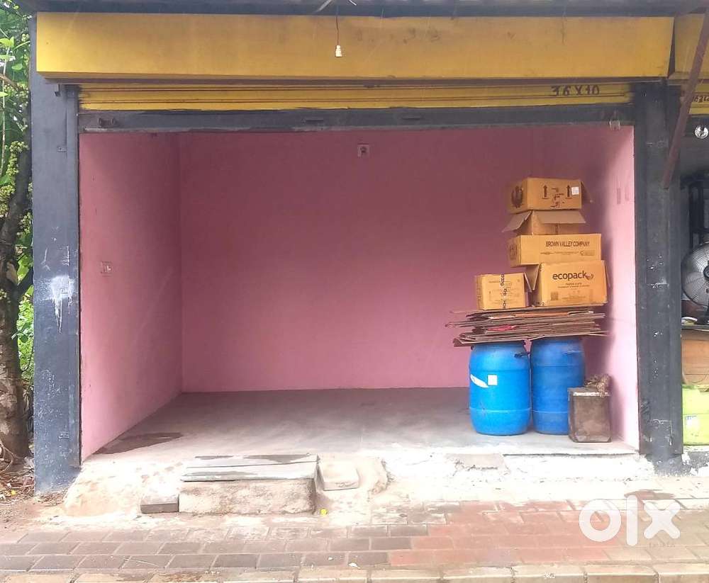 Main road touch shop on rent