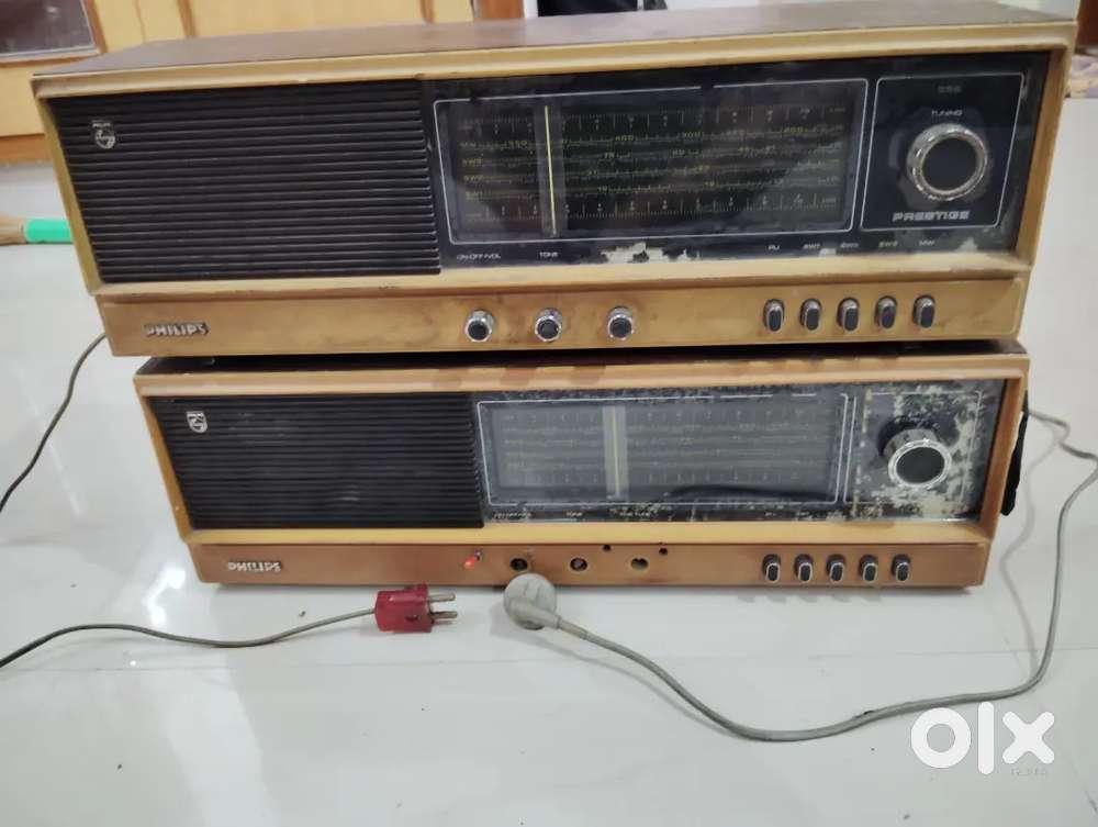 Antique Philips Radio