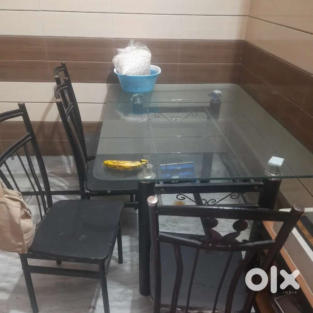 4 seater dinning  for sale immediately