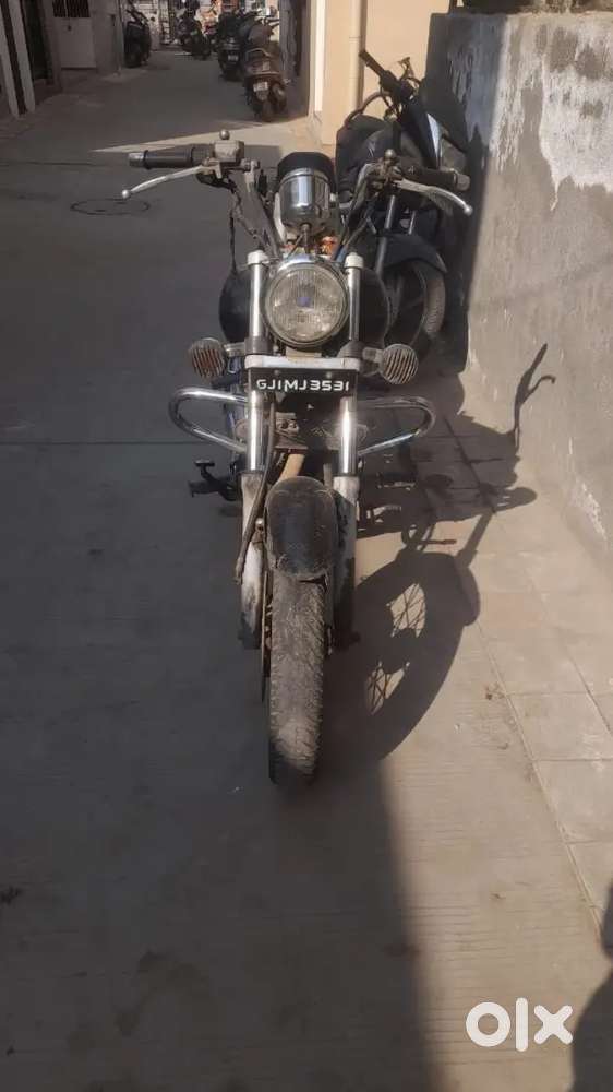 Bajaj avenger 220cc