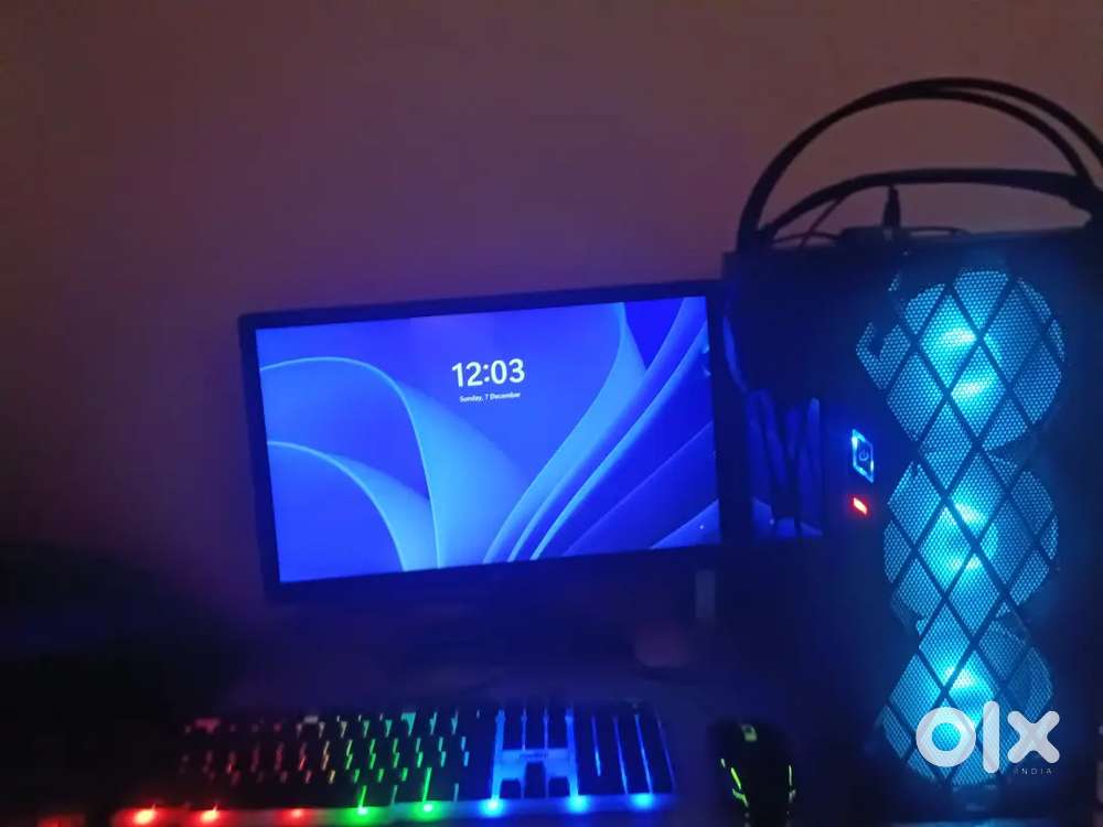 GAMING PC WITH RGB LIGHT