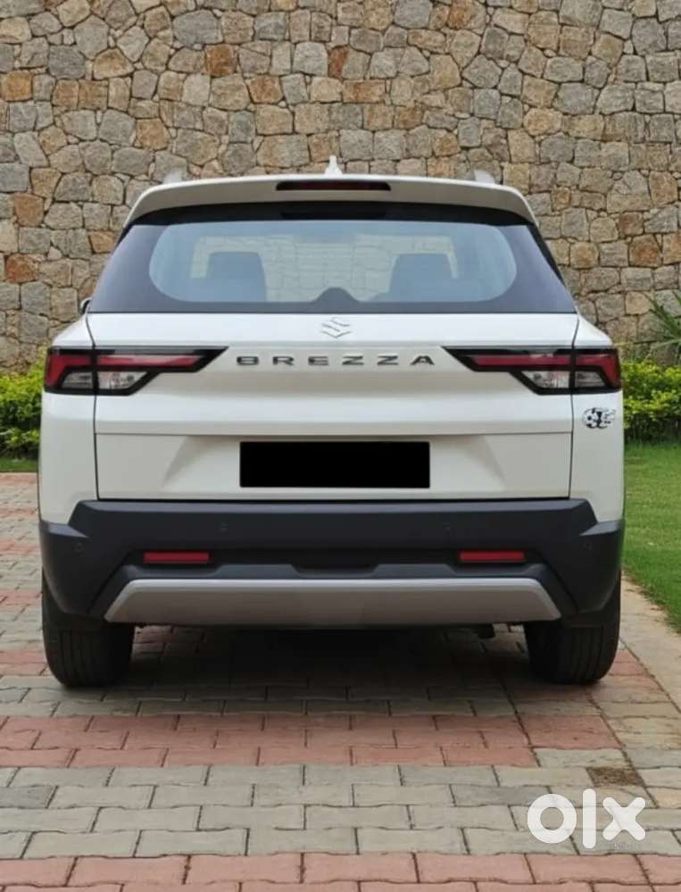 Maruti Brezza 2023 Petrol  8700km  360 Cam, Alloys & JBL Subwoofer