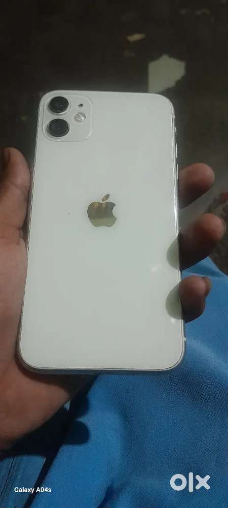 IPhone 11 64gb bhai Lena ho to hi kre sms