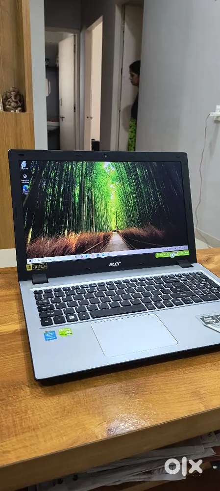 Acer Aspire V15 (i5) / 8GB / 1TB / Full HD) – Excellent Condition