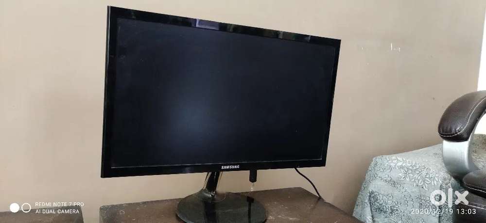 Brand new samsung monitor for sale in urgent with ho keyboard