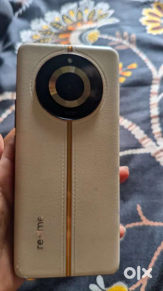 Realme 11 pro 5g 8+8/128 storage phone me koi problem nahi hai 1.3 use
