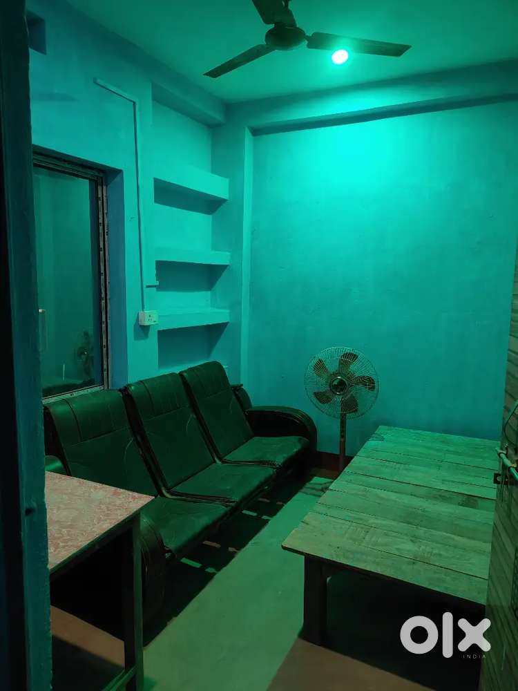 Single Rooms are on rent for girls or boys or working person