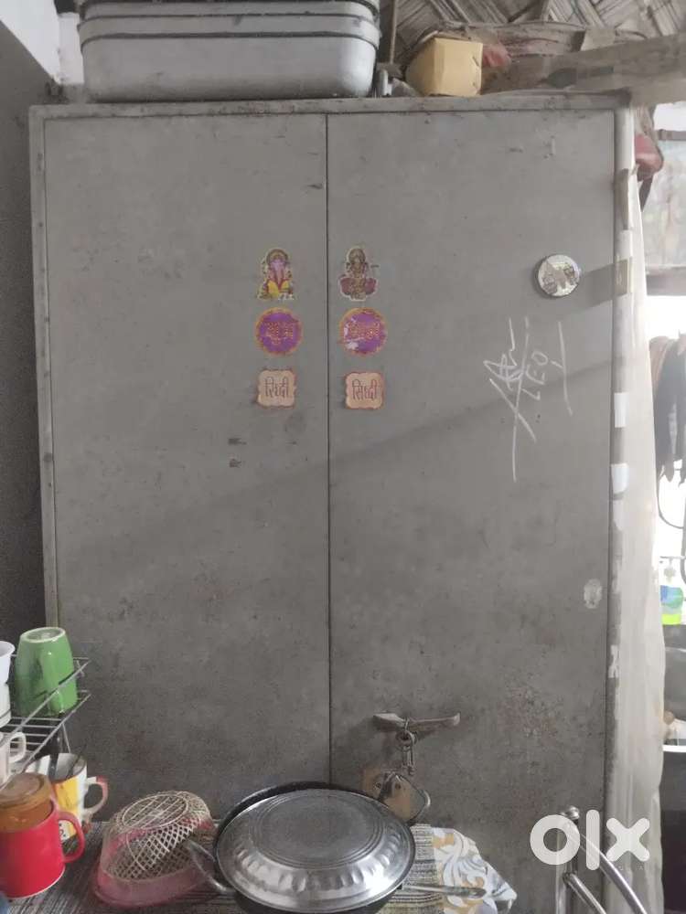 Disput this cupboard