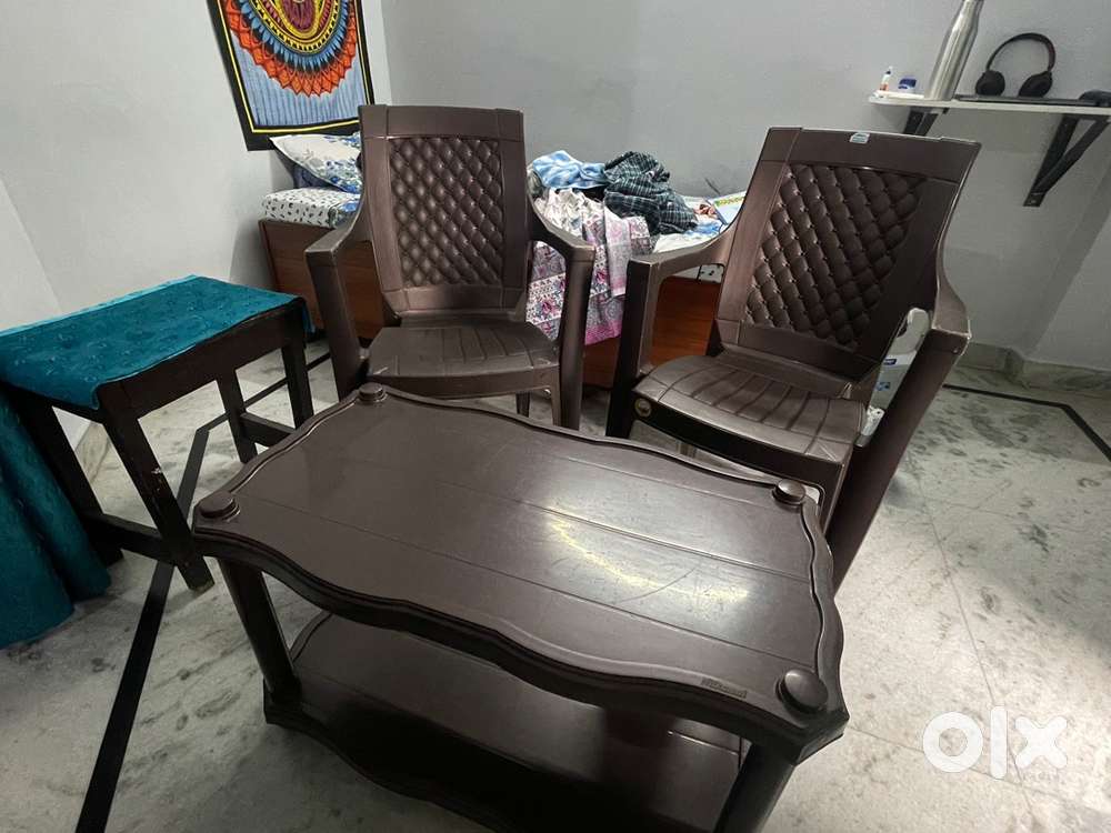 Best quality plastic chairs with foldable table