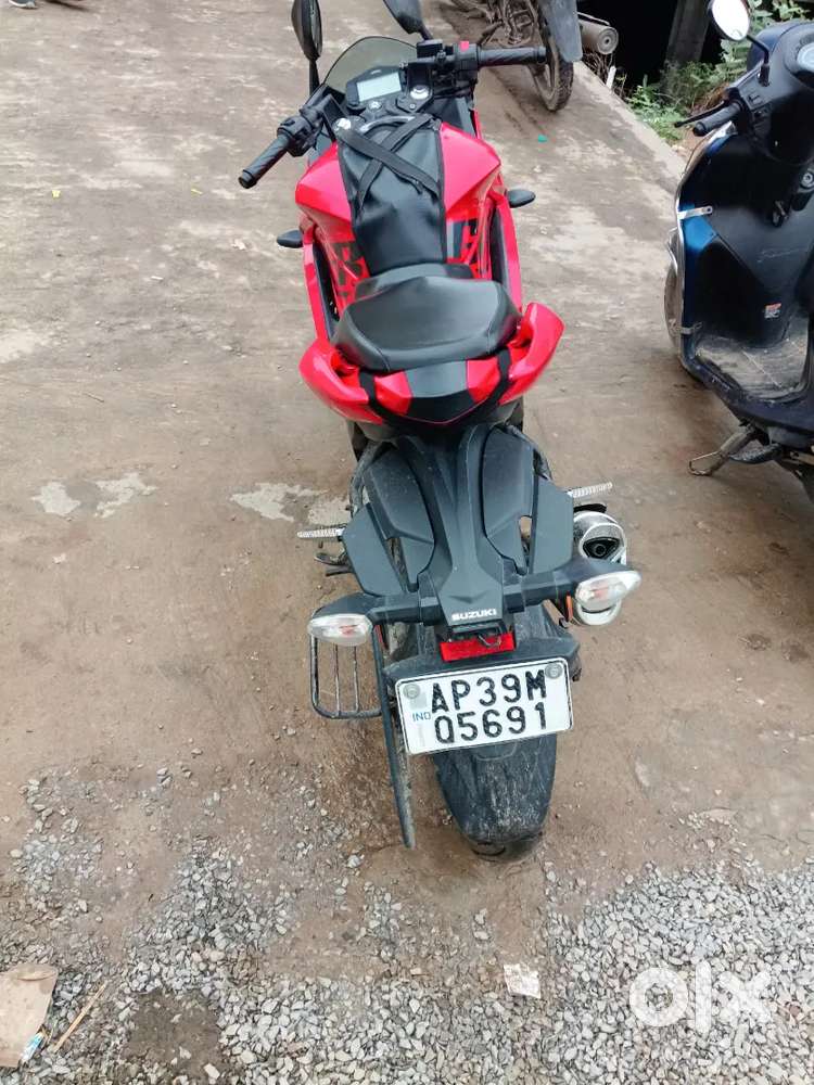 Suzuki Gixxer werri nice bike you want  to bike call me frnds