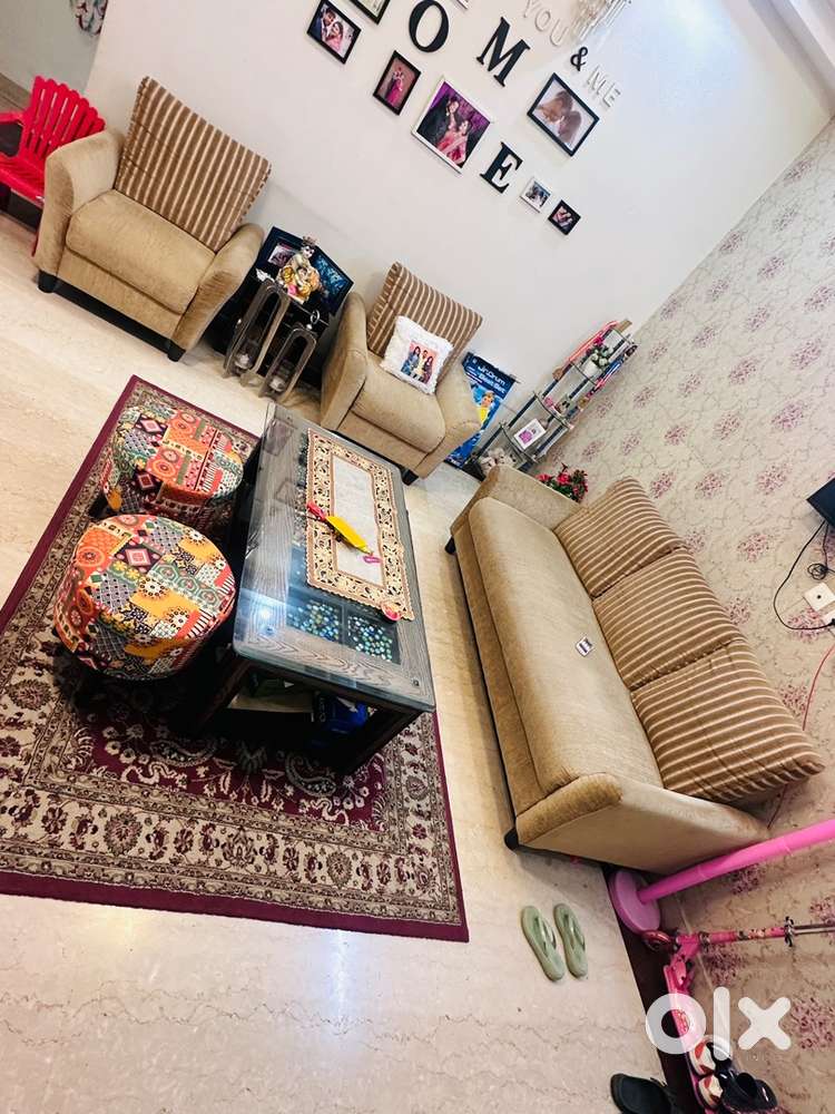 5 Seater Sofa set with Center Table