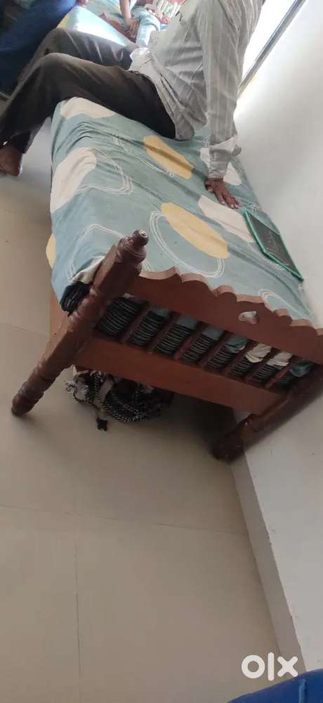 સેટી અને ગાદલું