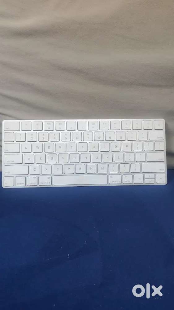 Apple magic keyboard lighting varient in mint condition with box