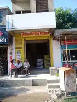 Shop ke uper 1 room rent ke liye available h bajrimandi road per.