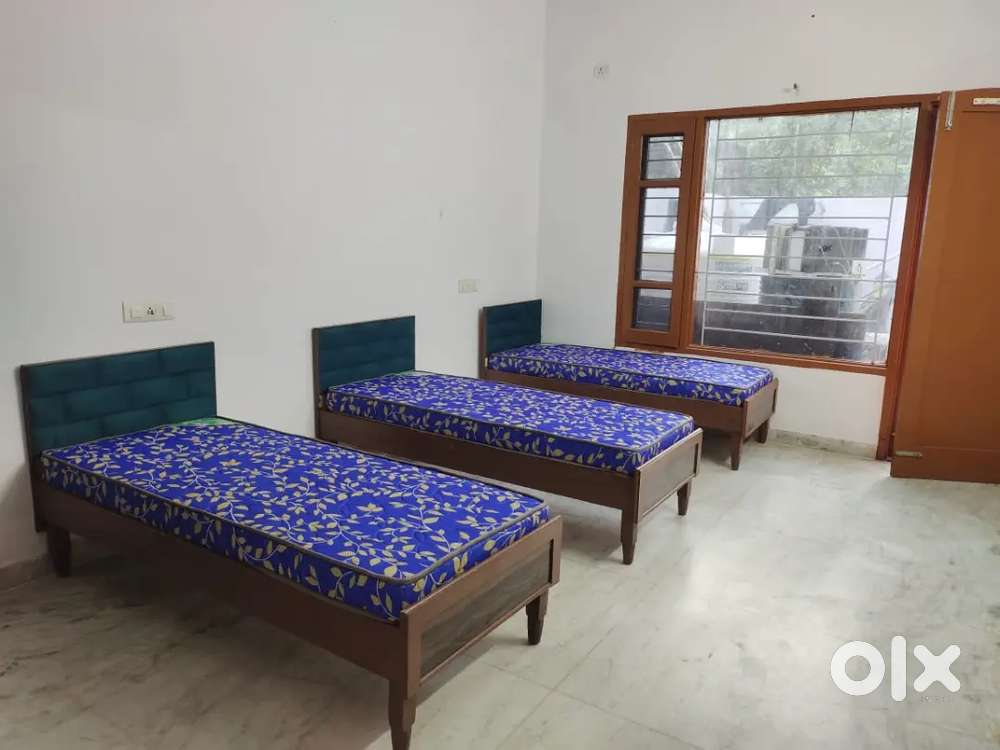 BOYS PG NEAR CP MALL AND BESTEC TOWER MOHALI