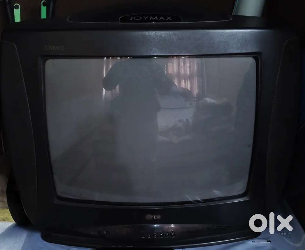 Lg tv good condition price 2500