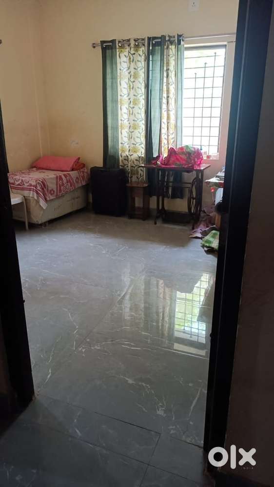 Home avlaible for rent , Near to kapilaprashad high school.