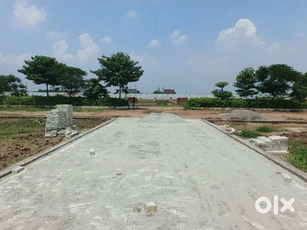 Plot le turant kabja ke sath sultanpur road gosaiganj amethi bajar