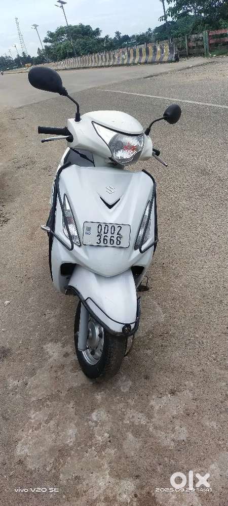 Suzuki access switch 125