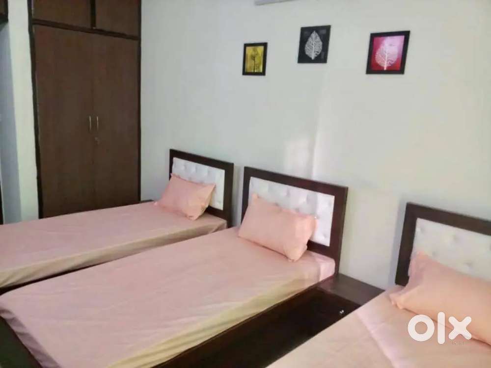 NO BROKERAGE 500+ Best Boys PGs with meals & amenities in Noida!