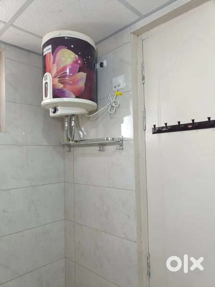 Corner, ground floor 3bhk HIG lower 42c chandigarh freehold.