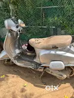 Vespa VXL 125 – Stylish & Well-Maintained