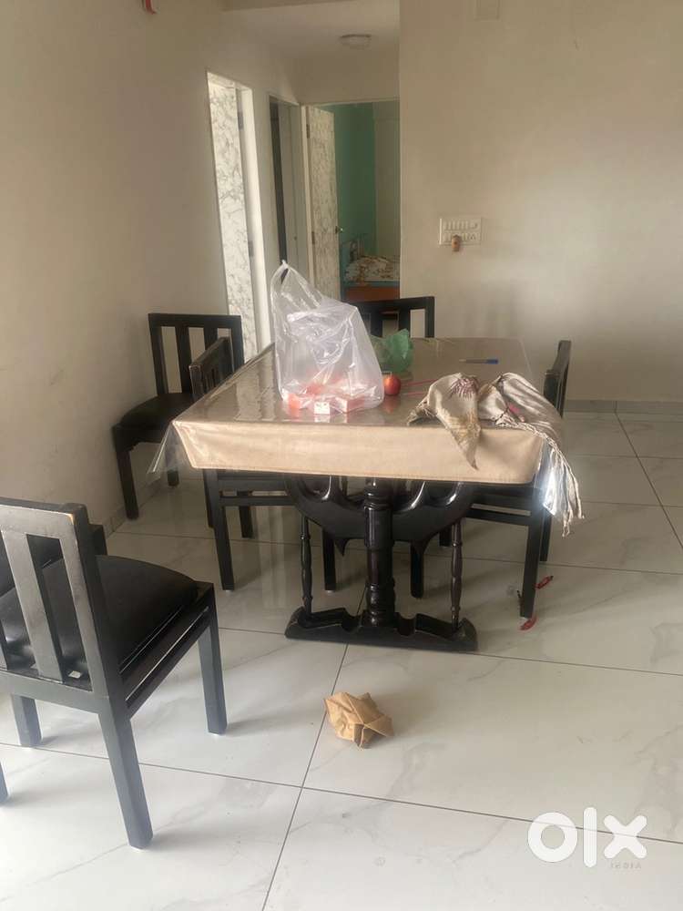 Four seater dinnig table