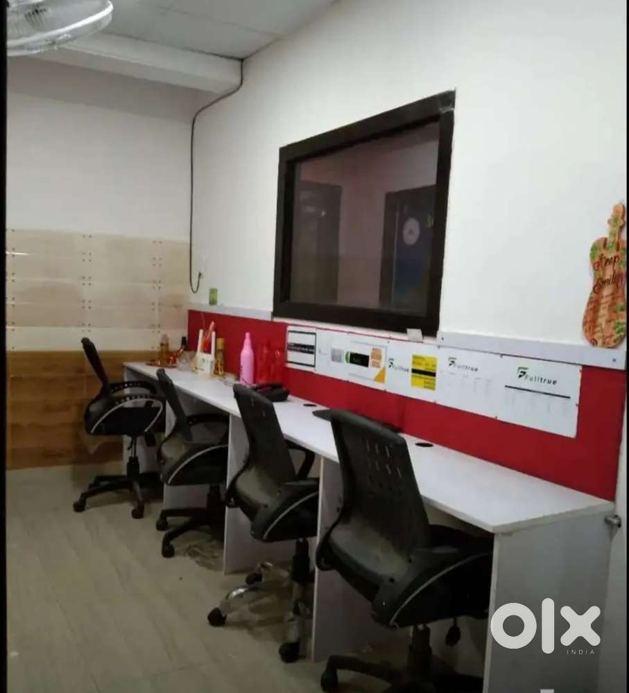 1 Director Cabin 4 Workstation Fully Furnished Office Space For Rent