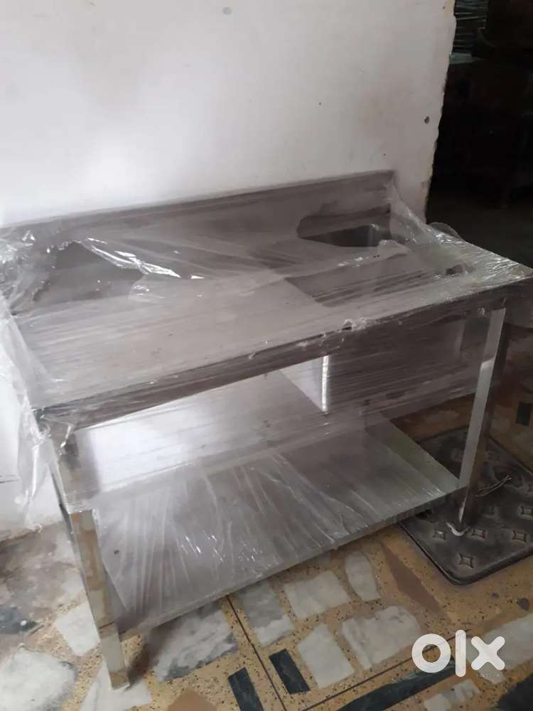 UNUSED COMMERCIAL TABLE WITH SINK IN KATWARIA SARAI