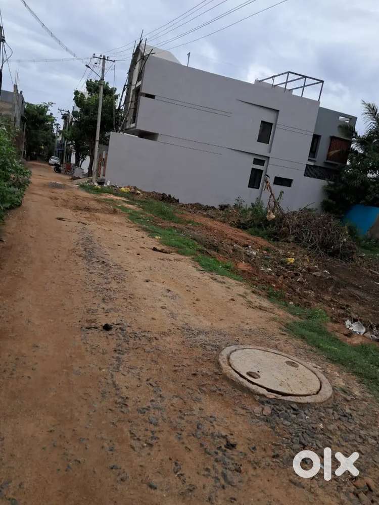 Plot for sale near 100 ft road