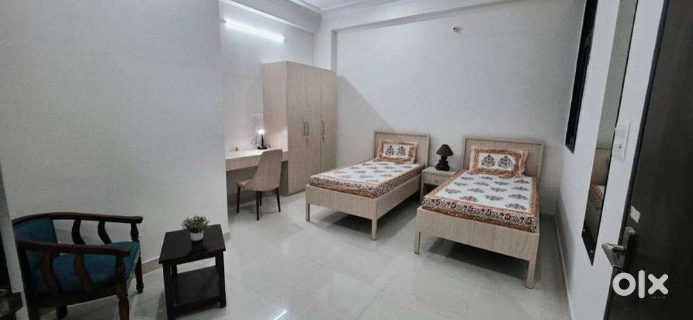 Luxurious pg available for girls at partap nagar near sharma sweets