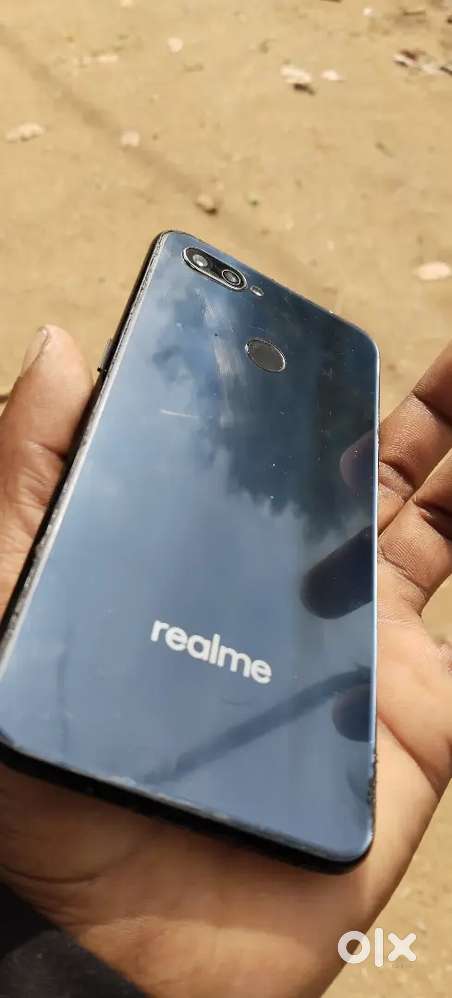 Realme 2pro 4/64 phone me koi problem h hai ।bs thodi si display tuti
