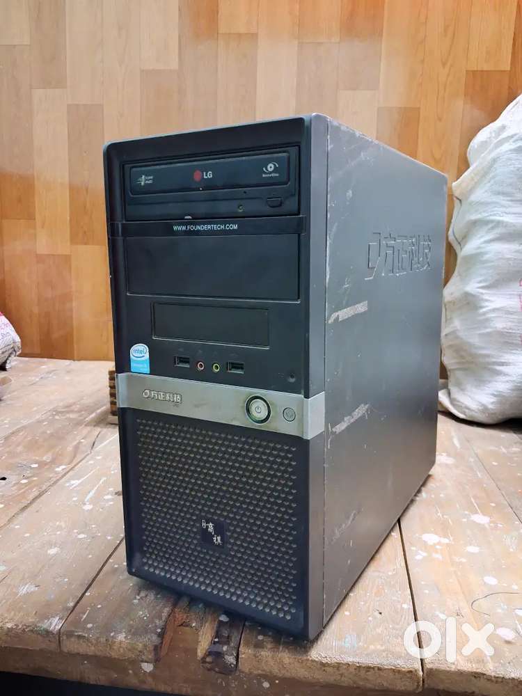 Computer cabinet with CPU fan