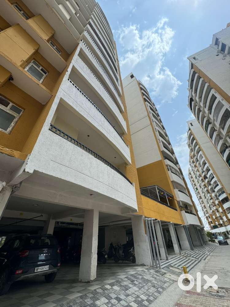 Newly semi furnished appartment in Pushpanjali Seasons