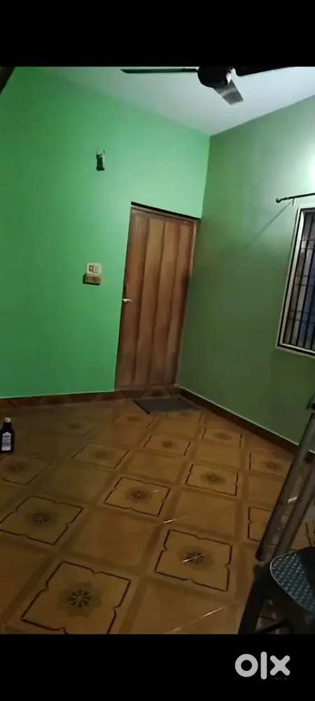 Looking for Female Roommate. Self cooking