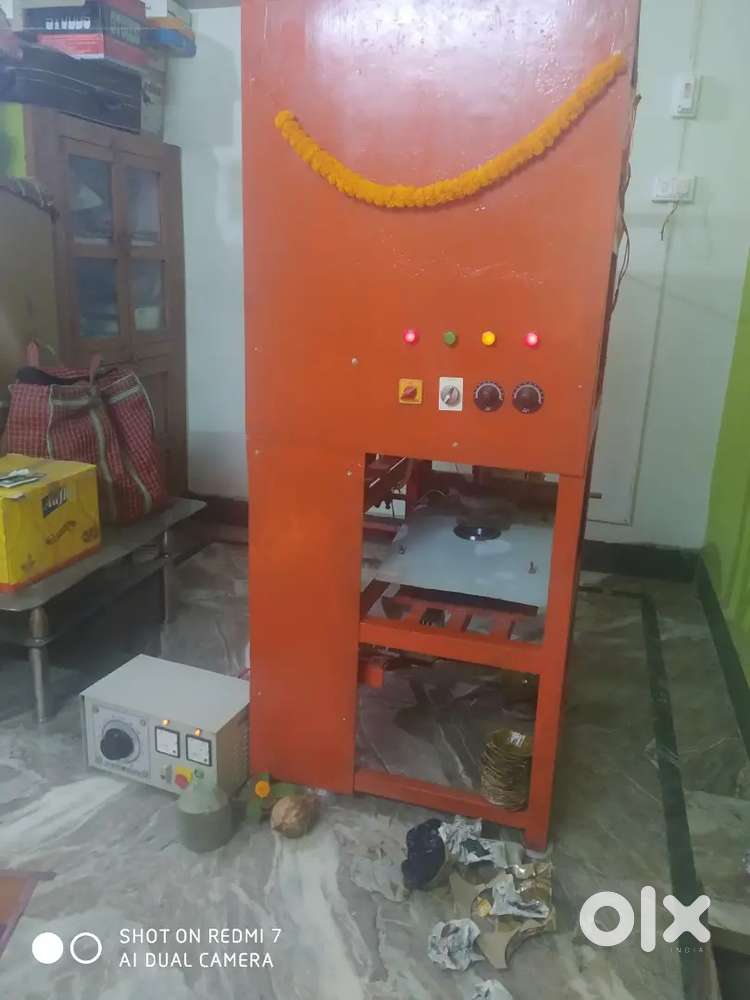 Paper plate machine