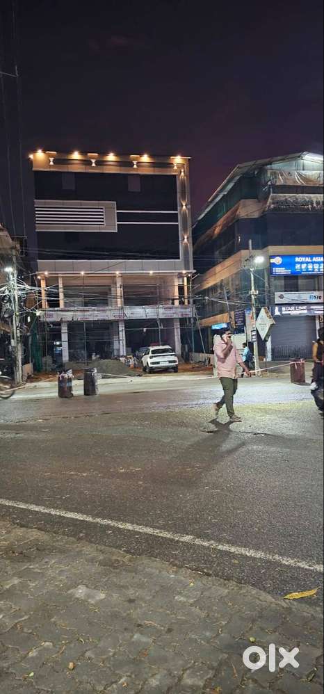 COMMERCIAL BUILDING FOR SALE AT PALARIVATTOM THAMMANAM