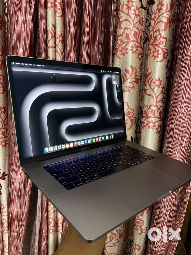 Macbook 15 inch 32/512 for sale