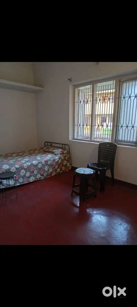 Room for rent in pallikulam bus stop for 5000rs