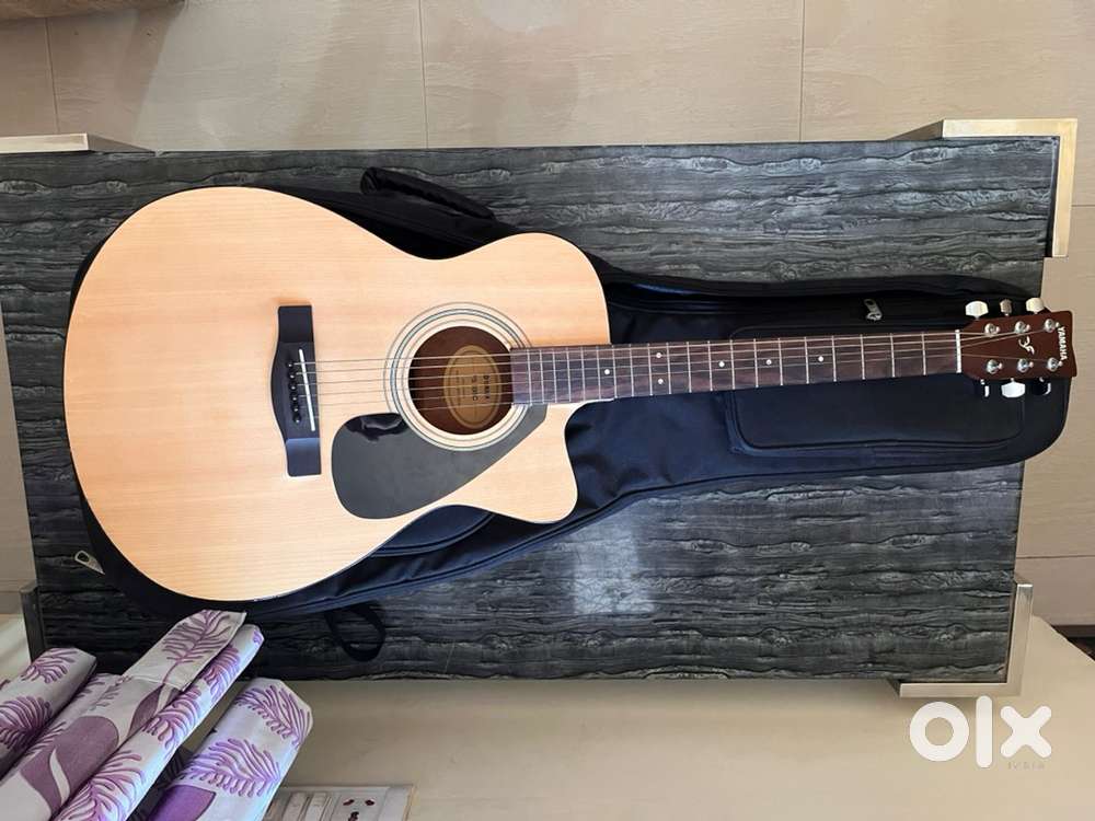 Yamaha FS100C fully acoustic guitar