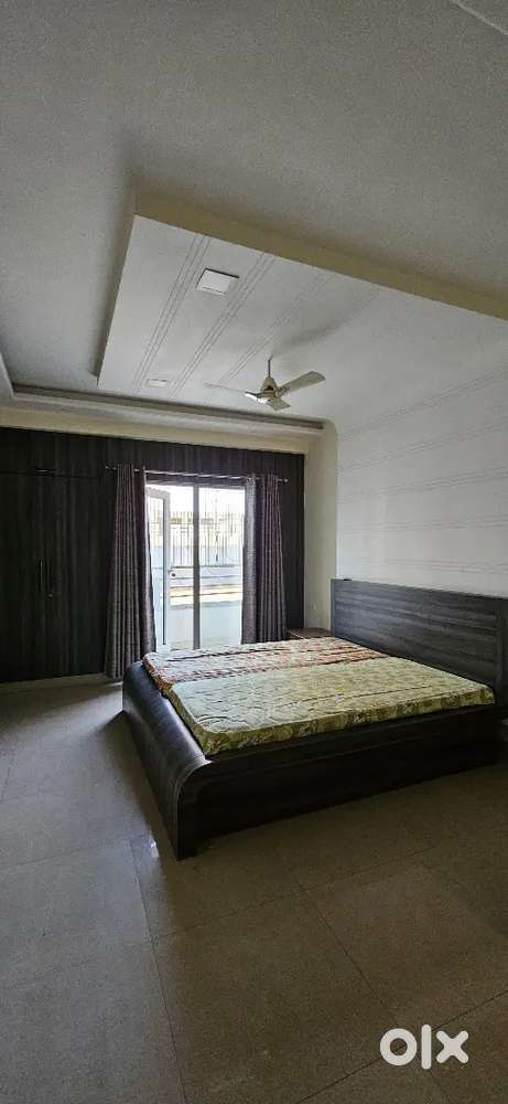 Luxurious 3 BHK Flat Rent In Group Housing Society Apartment Varanasi