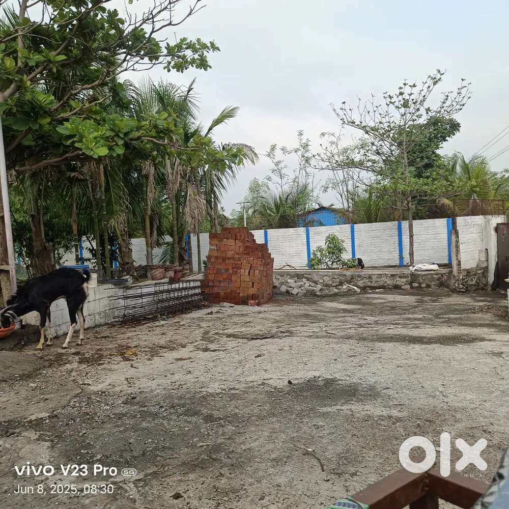 Hamare farmhouse par rehne ke liye caretaker chahiye