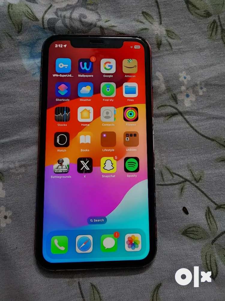 Iphone xr 100% working order @ 15000 with original box & charger.