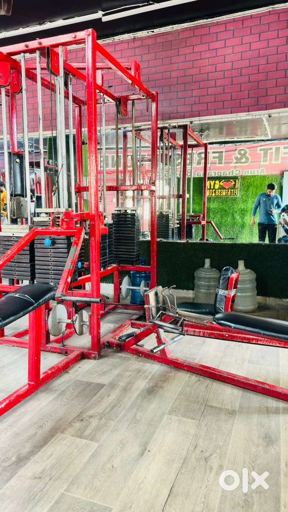 Gym machines total weight around 1000 kg