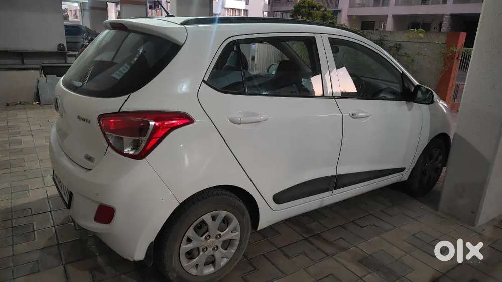Hyundai Grand i10 2015 Petrol Well Maintained