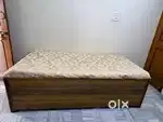 Double bed single bed(diwan)and furniture counter