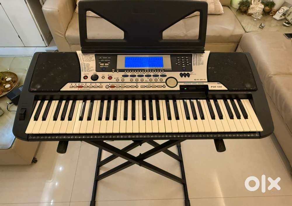 YAMAHA ELECTRONIC KEYBOARD