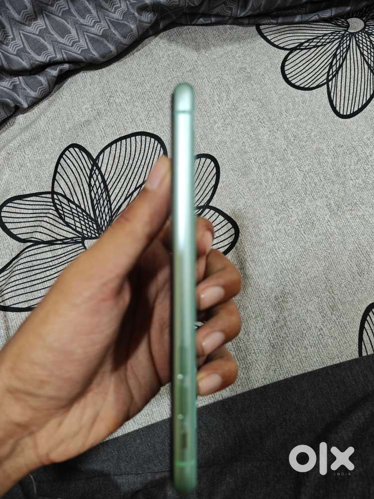 I phone 11 64 gb mint condition